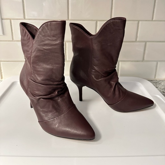 VINCE CAMUTO Andrissa ruched Red leather woman dress 3" Stiletto dress boot 8.5 - Picture 3 of 16